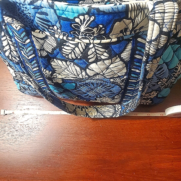 Vera Bradley Tote - Picture 5 of 6